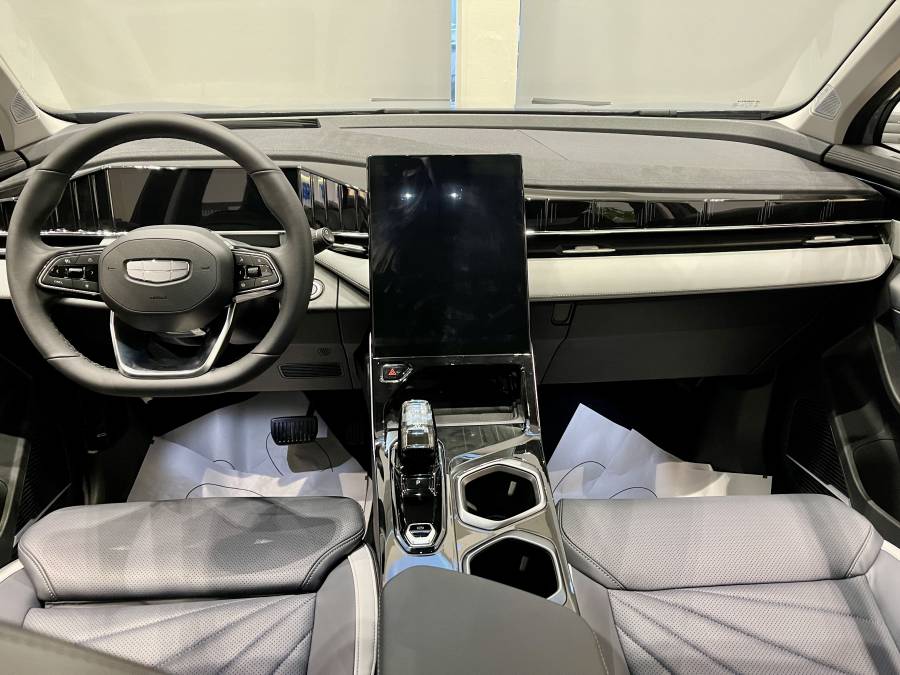 Автомобиль Geely Atlas